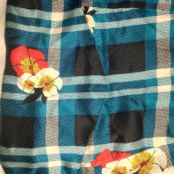 Diane Von Furstenberg silk Wrap Blouse with Notched Collar - Picture 14 of 15